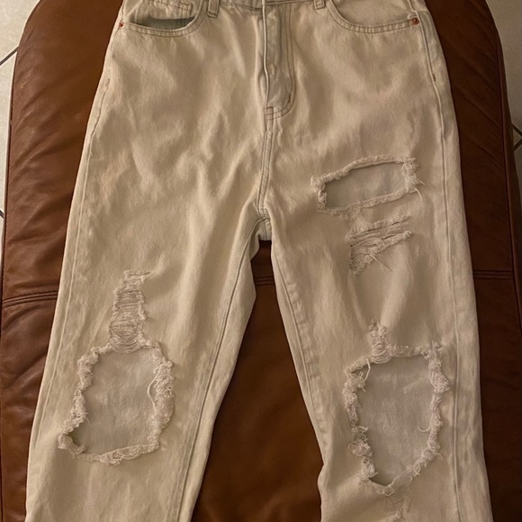 Pretty little thing white ripped mom jeans - Picture 2 of 6